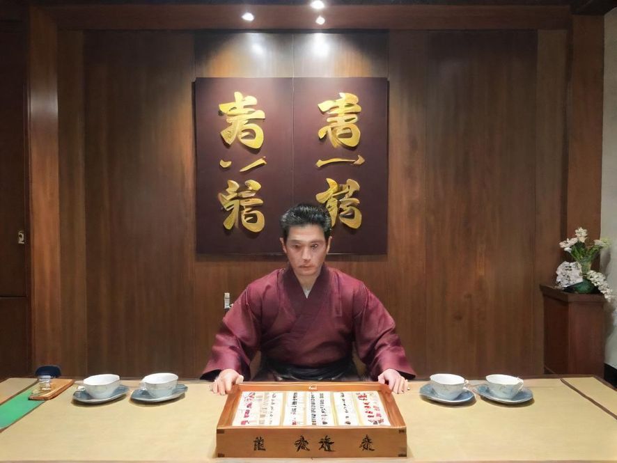 咖啡厅内享受90分钟2Q休闲时光的场景